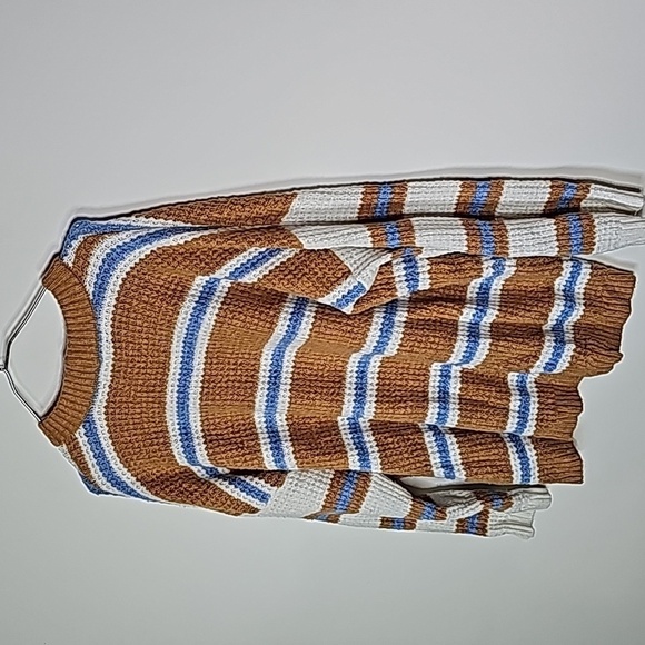 American Eagle small tan and white knitted crew neck sweater - Picture 3 of 7